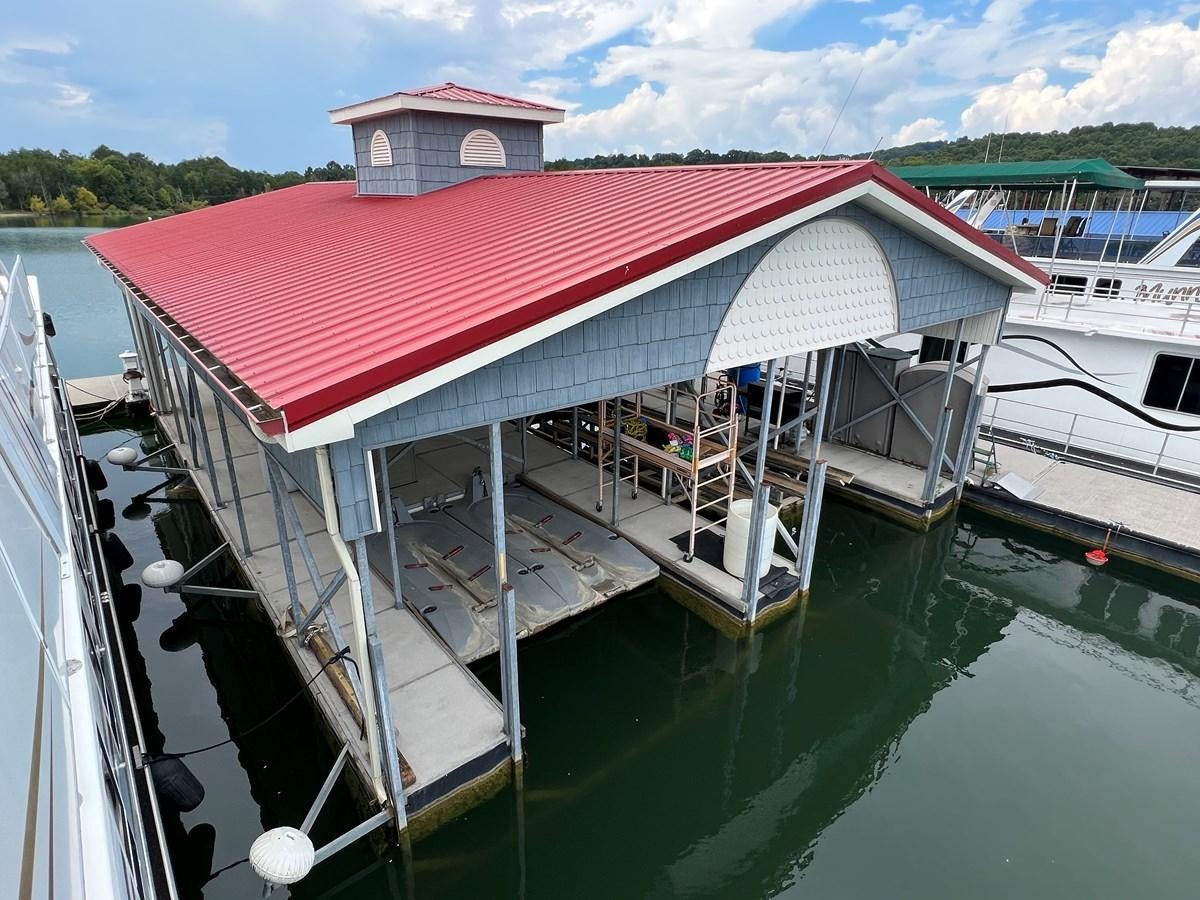 a boat docked at a pier aboard 2007 STARDUST 19 X 86WB NLCG Yacht for Sale