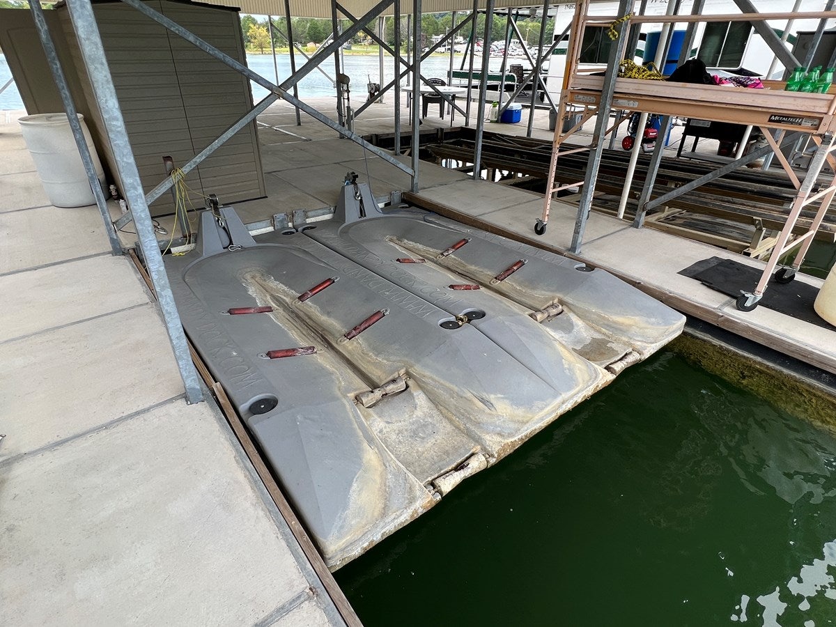 a large metal object on a metal surface aboard 2007 STARDUST 19 X 86WB NLCG Yacht for Sale