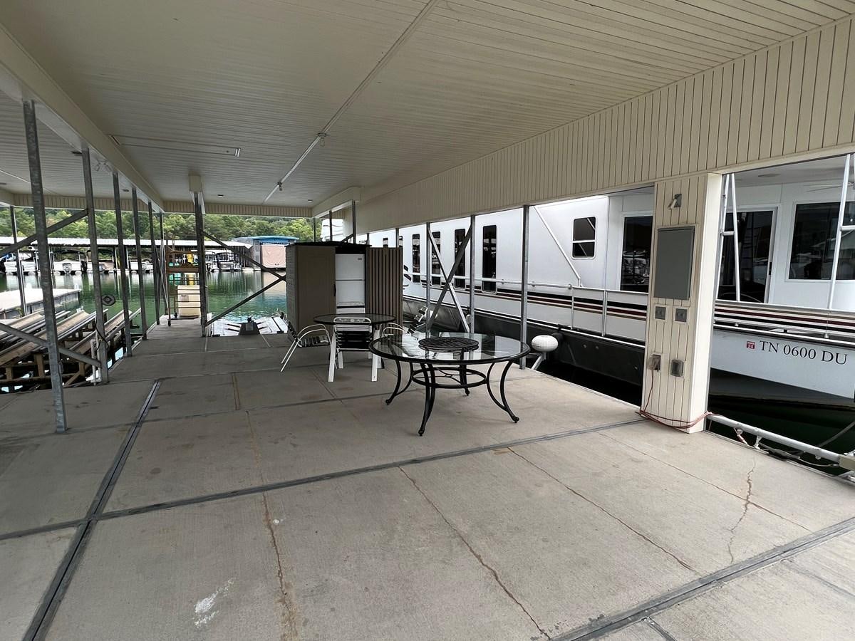 a room with a table and chairs aboard 2007 STARDUST 19 X 86WB NLCG Yacht for Sale