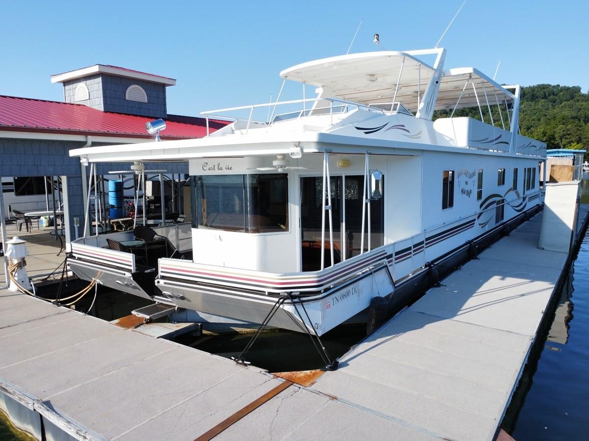 a boat on a dock aboard 2007 STARDUST 19 X 86WB NLCG Yacht for Sale