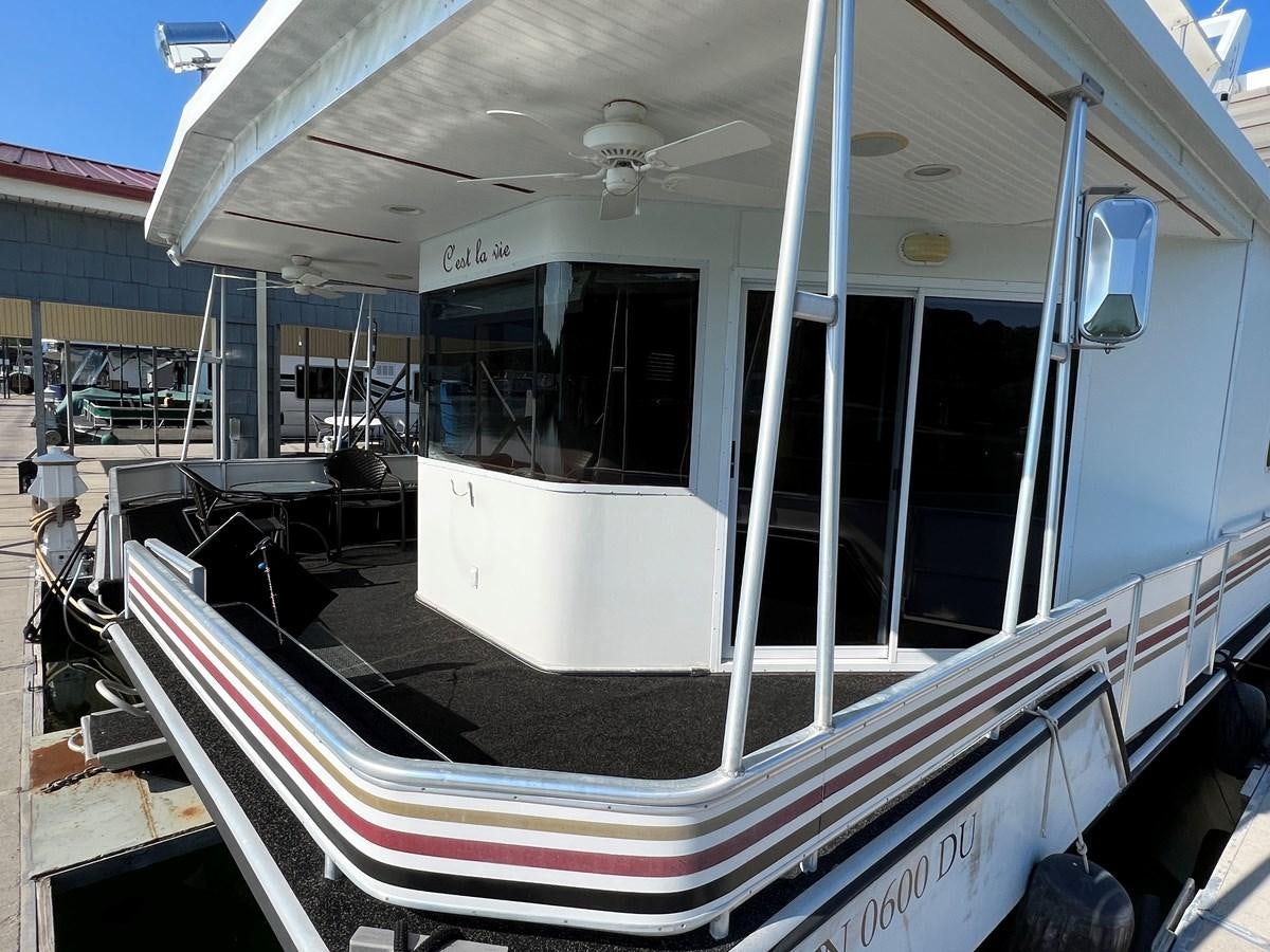 a boat in a body of water aboard 2007 STARDUST 19 X 86WB NLCG Yacht for Sale