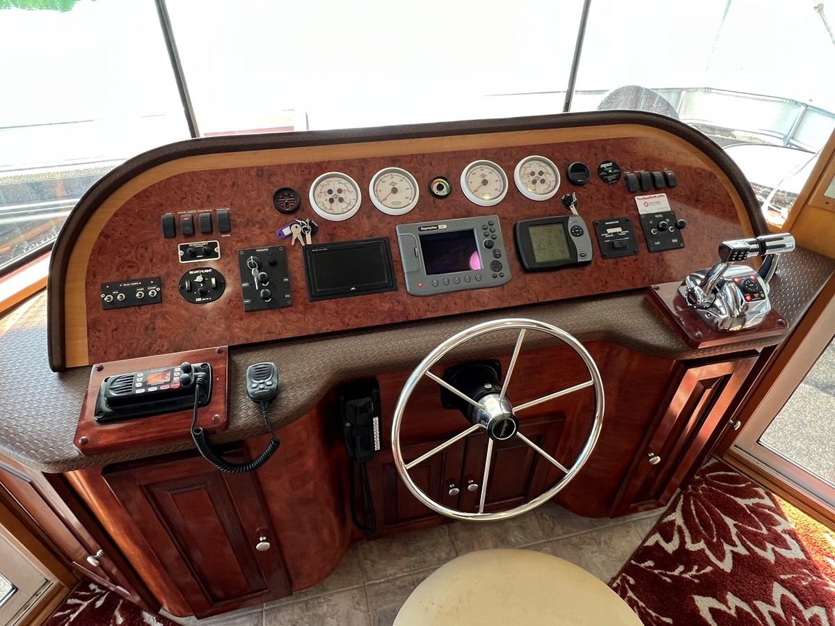 a wooden radio with knobs and knobs aboard 2007 STARDUST 19 X 86WB NLCG Yacht for Sale