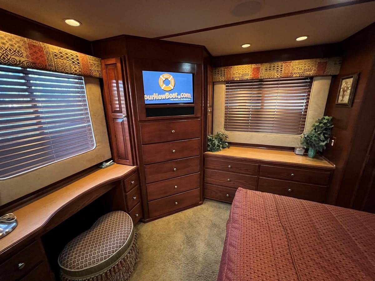a bedroom with a bed and a television aboard 2007 STARDUST 19 X 86WB NLCG Yacht for Sale