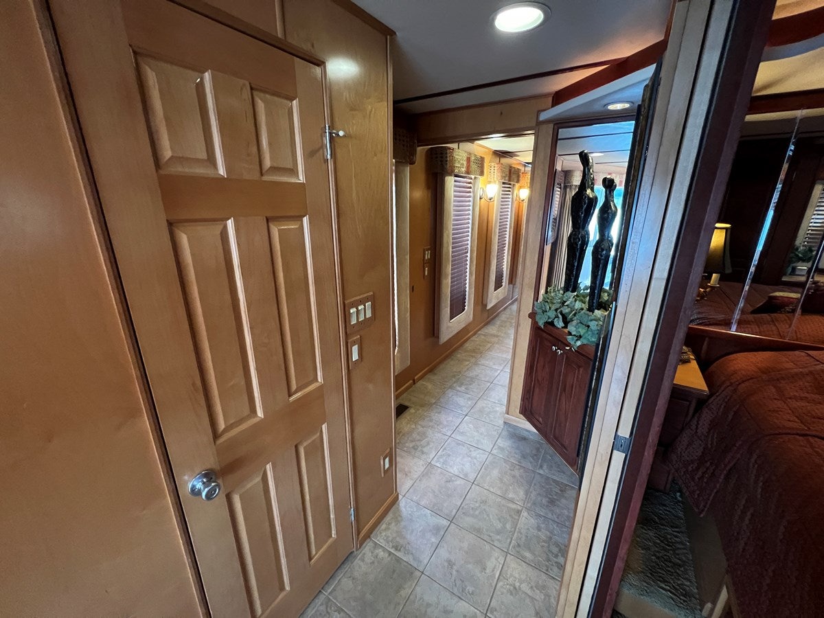 a hallway with a wood door aboard 2007 STARDUST 19 X 86WB NLCG Yacht for Sale