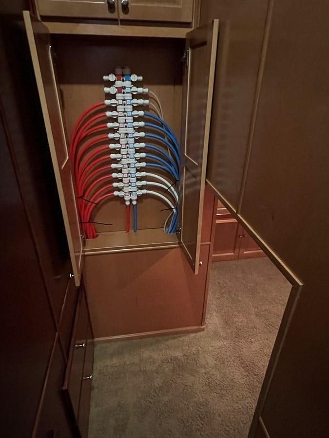 a fan in a closet aboard 2007 STARDUST 19 X 86WB NLCG Yacht for Sale