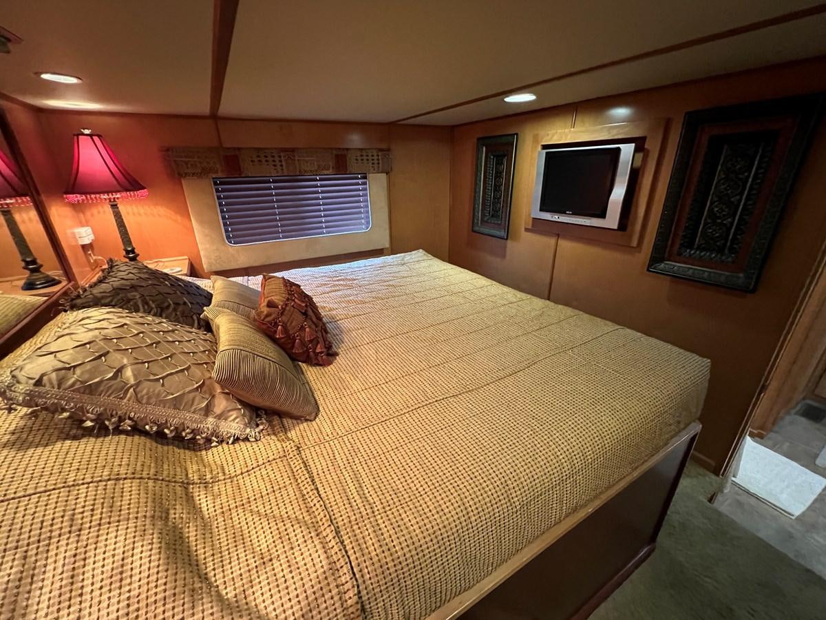 a bed with a yellow comforter aboard 2007 STARDUST 19 X 86WB NLCG Yacht for Sale