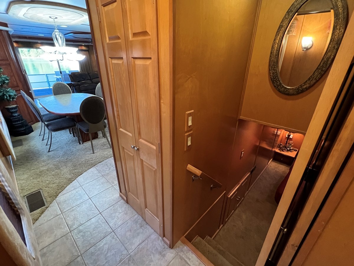 a room with a table and chairs aboard 2007 STARDUST 19 X 86WB NLCG Yacht for Sale