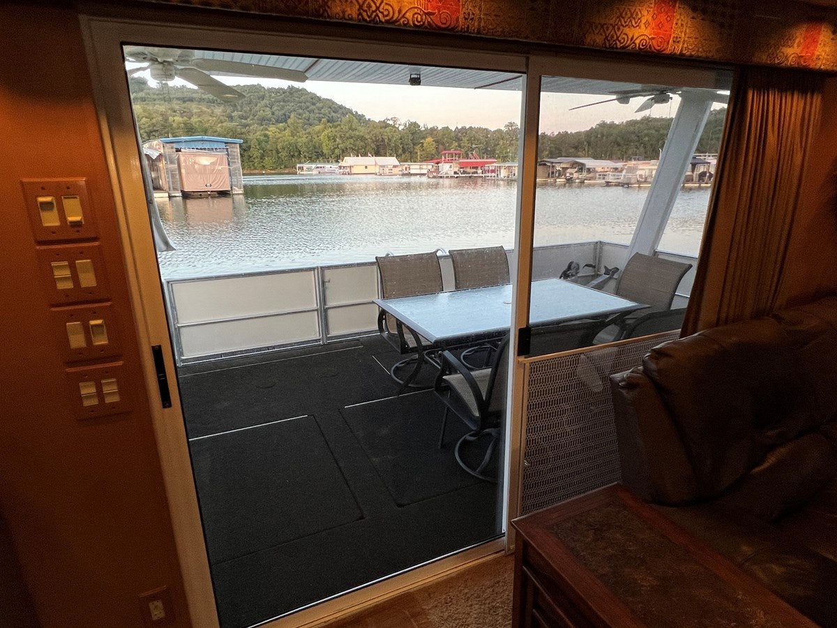 a room with a bed and a window aboard 2007 STARDUST 19 X 86WB NLCG Yacht for Sale