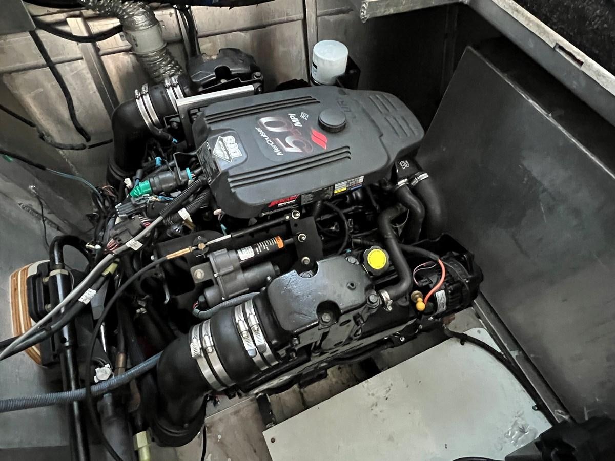 a machine with wires aboard 2007 STARDUST 19 X 86WB NLCG Yacht for Sale