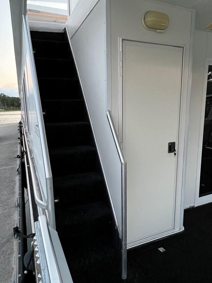 a door open to a room aboard 2007 STARDUST 19 X 86WB NLCG Yacht for Sale