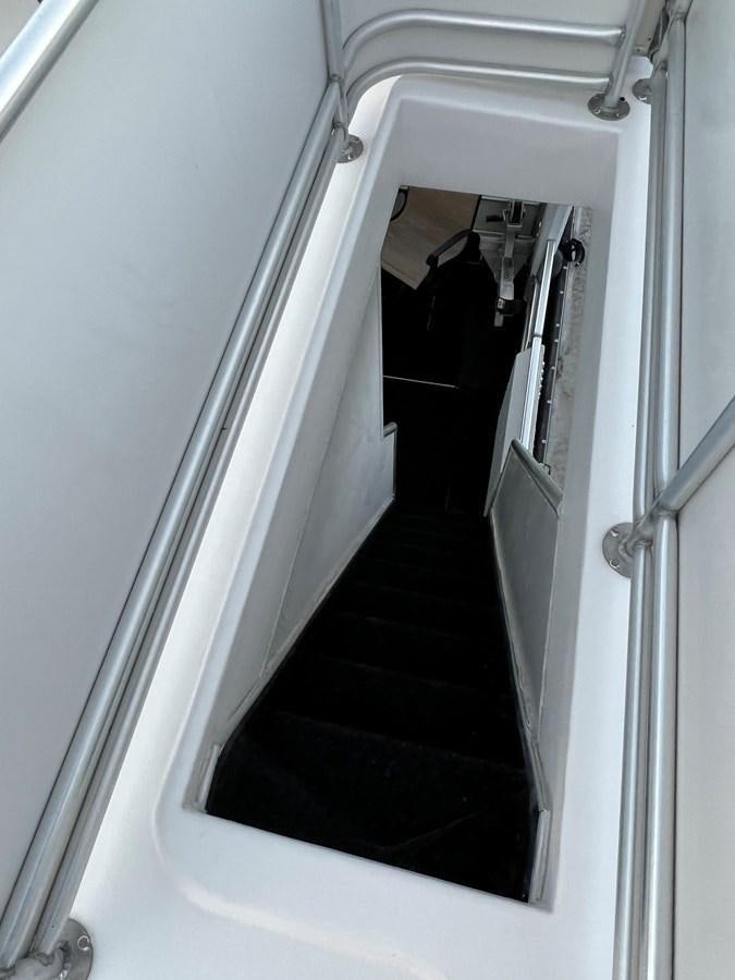 a black and white hallway aboard 2007 STARDUST 19 X 86WB NLCG Yacht for Sale