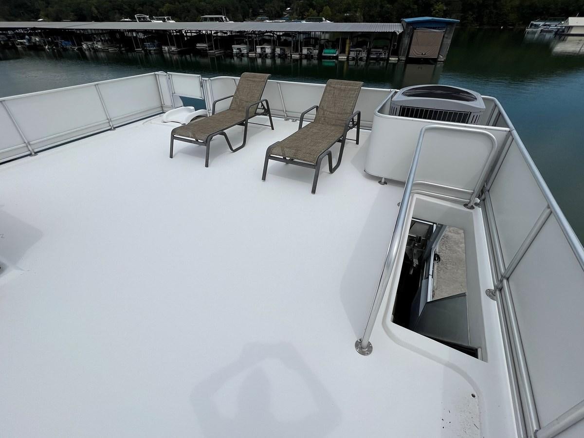 a boat on the water aboard 2007 STARDUST 19 X 86WB NLCG Yacht for Sale