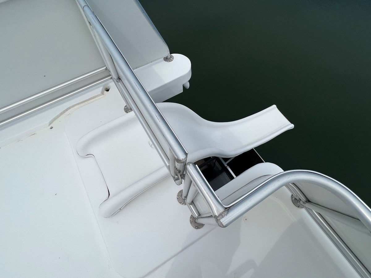 a white chair in a room aboard 2007 STARDUST 19 X 86WB NLCG Yacht for Sale