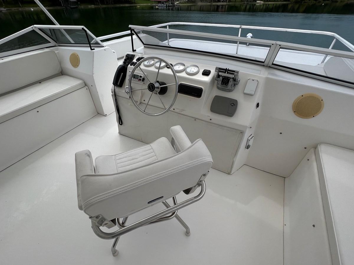 the interior of a car aboard 2007 STARDUST 19 X 86WB NLCG Yacht for Sale
