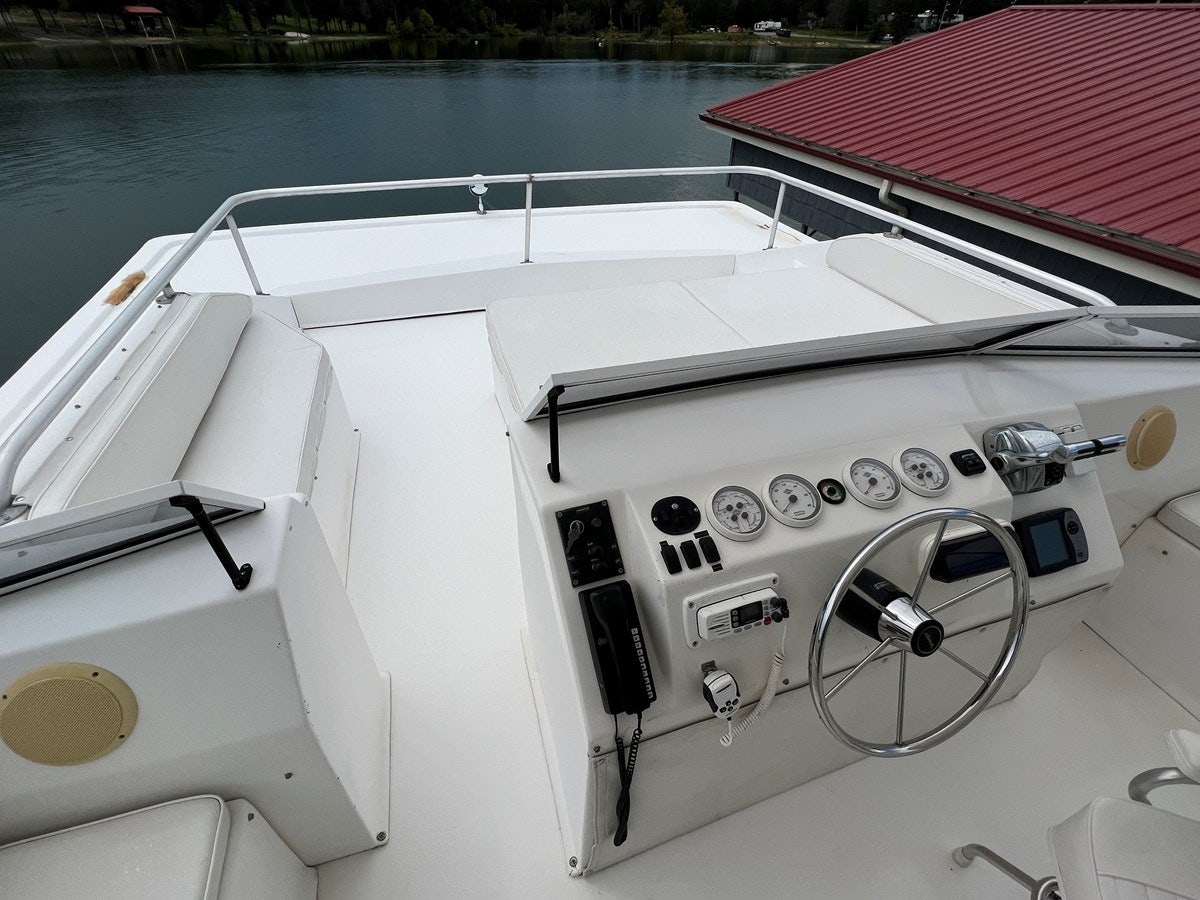 the inside of a boat aboard 2007 STARDUST 19 X 86WB NLCG Yacht for Sale