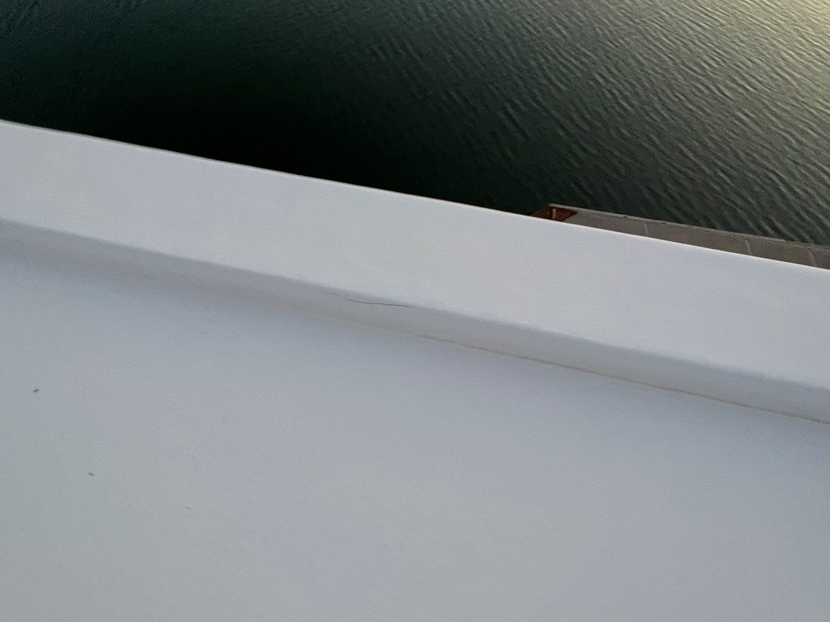 a white wall with a hole in it aboard 2007 STARDUST 19 X 86WB NLCG Yacht for Sale