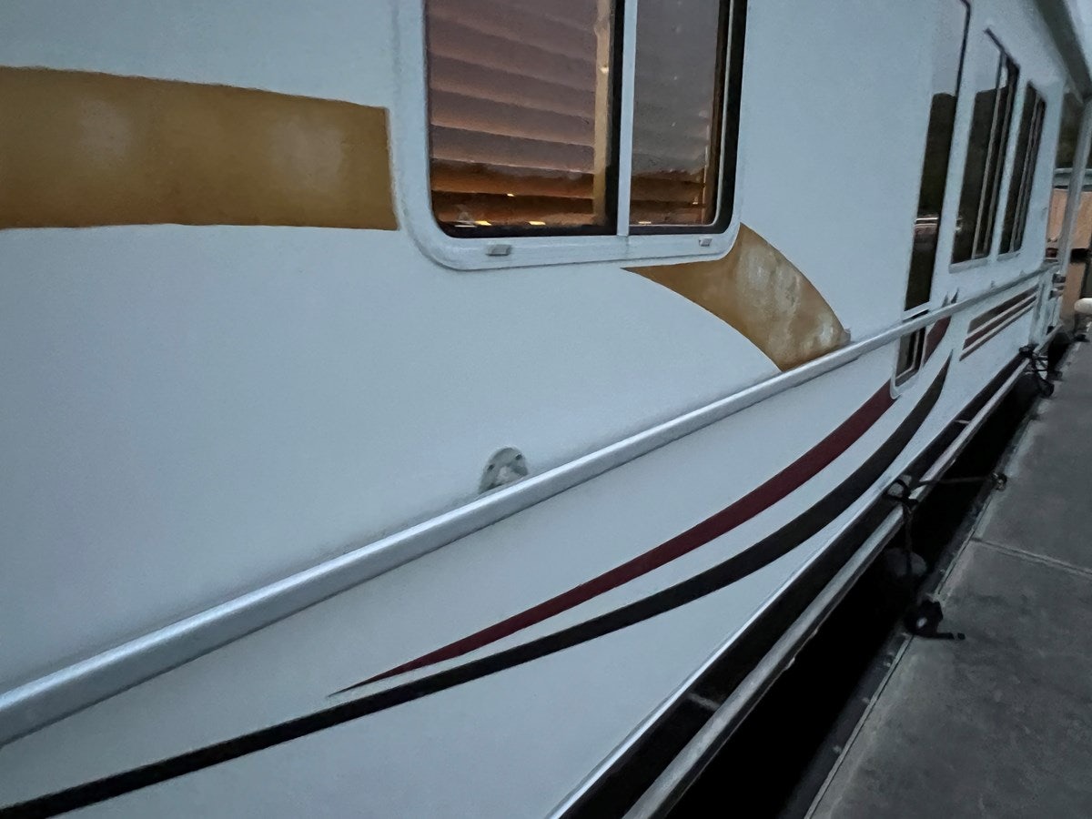 a close-up of a train aboard 2007 STARDUST 19 X 86WB NLCG Yacht for Sale