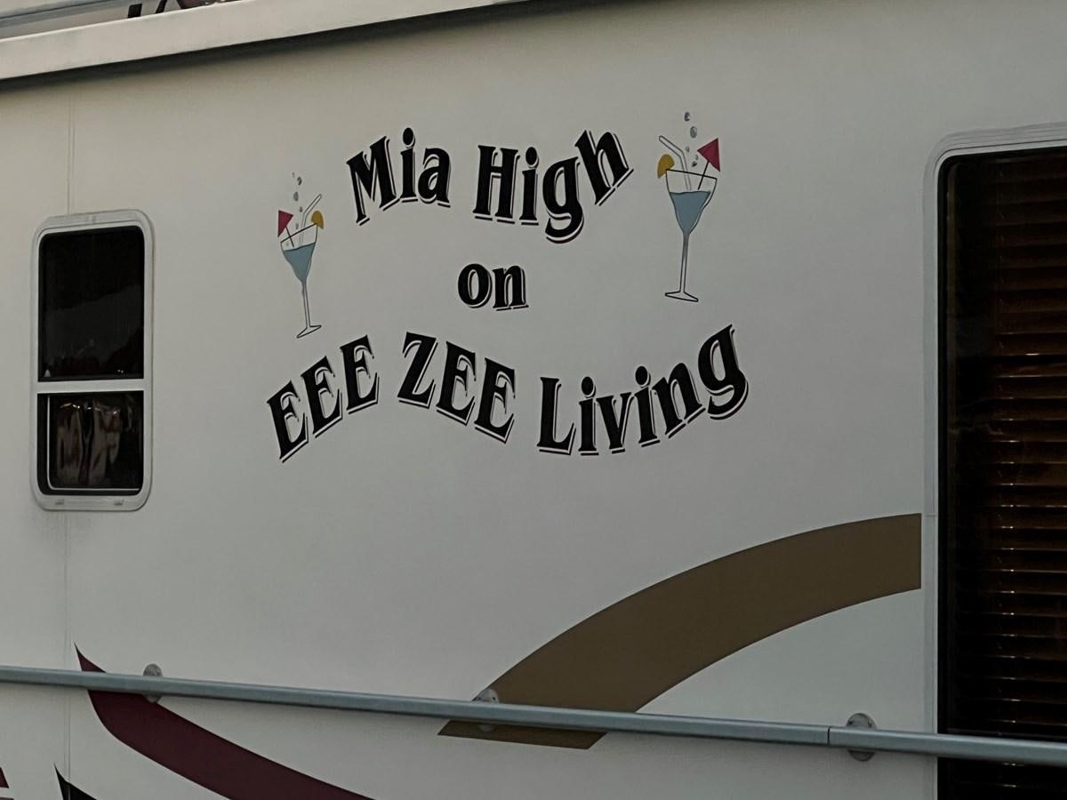 text, whiteboard aboard 2007 STARDUST 19 X 86WB NLCG Yacht for Sale