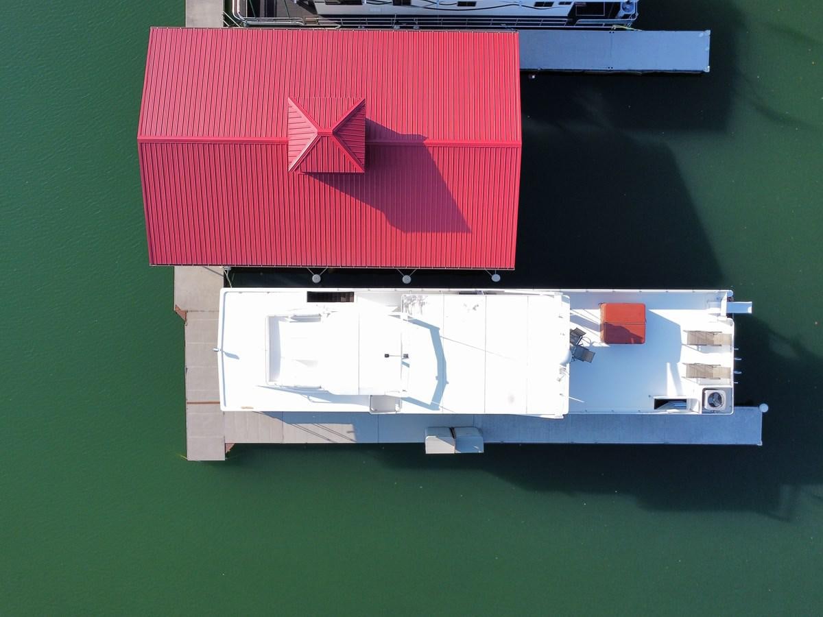 a white box with a red star on it aboard 2007 STARDUST 19 X 86WB NLCG Yacht for Sale