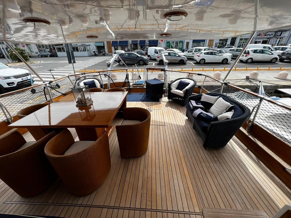 a group of empty flower pots aboard QUADRIFOGLIO Yacht for Sale