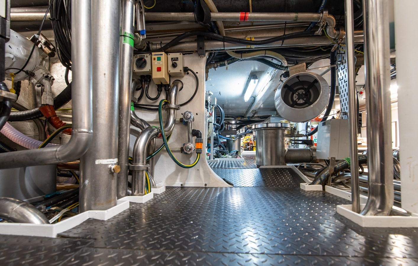 a large room with machinery aboard SILVERTIP Yacht for Sale