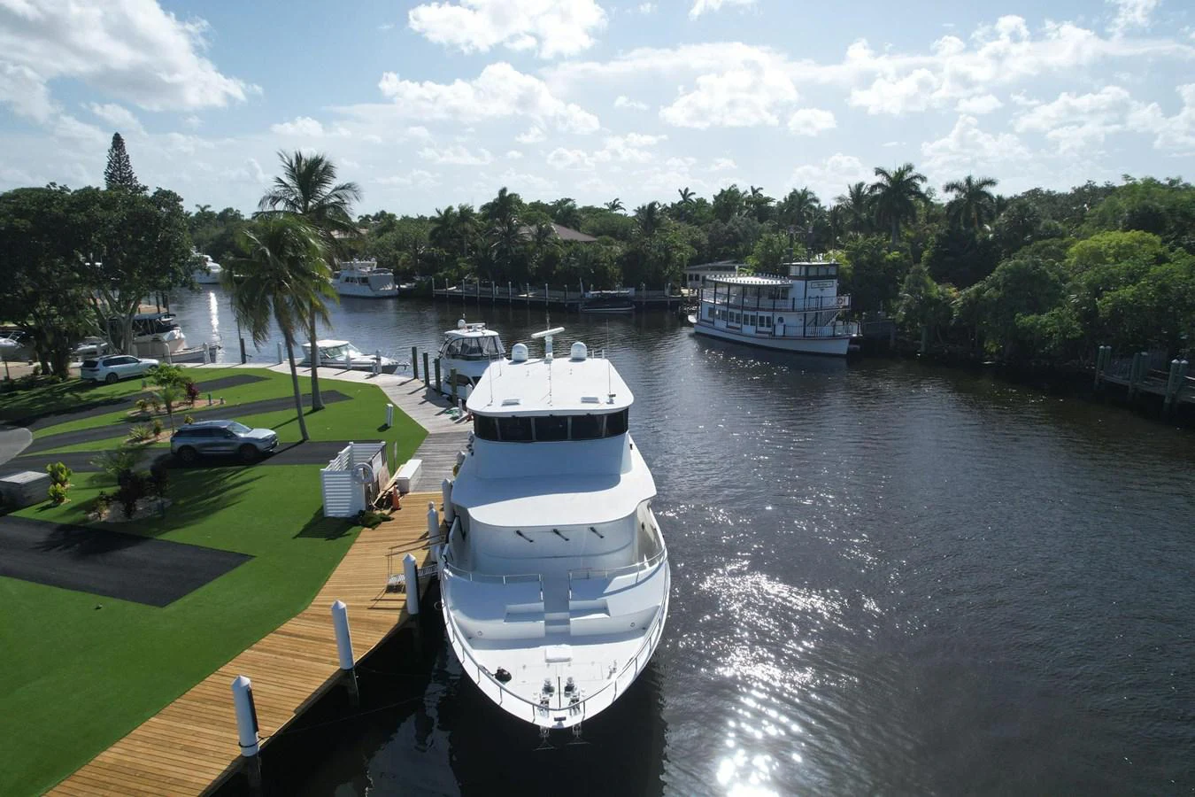 a group of boats on a river aboard JEF82110L506 Yacht for Sale