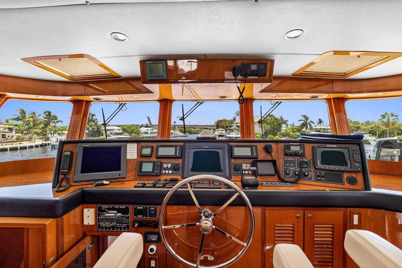inside of a vehicle aboard JEF82110L506 Yacht for Sale