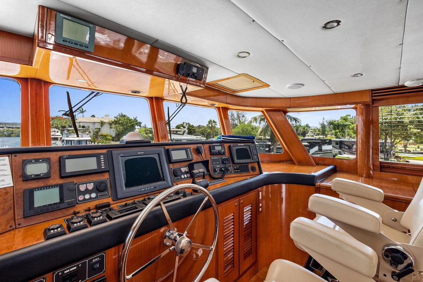 inside of a vehicle aboard JEF82110L506 Yacht for Sale