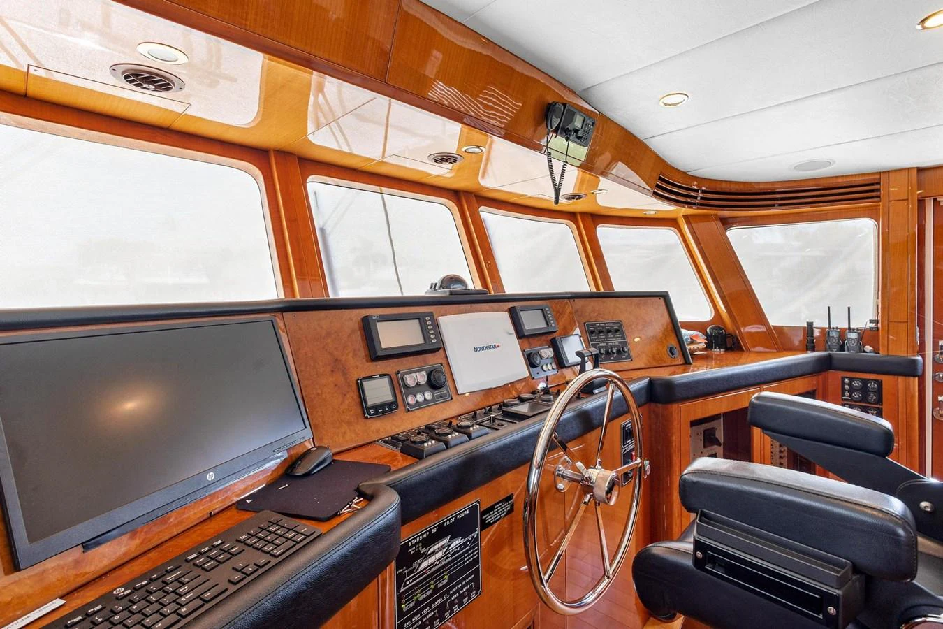a control room with a computer aboard JEF82110L506 Yacht for Sale