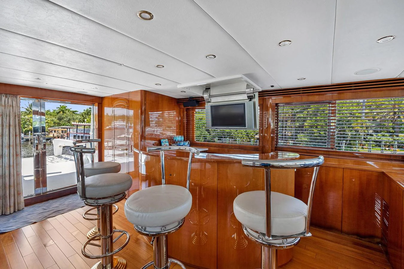 a room with a table and chairs aboard JEF82110L506 Yacht for Sale