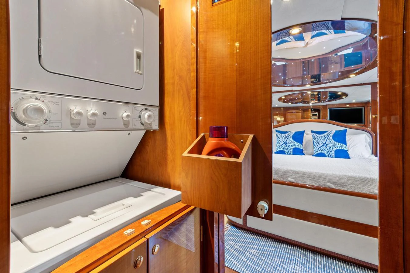 a washer and dryer in a room aboard JEF82110L506 Yacht for Sale