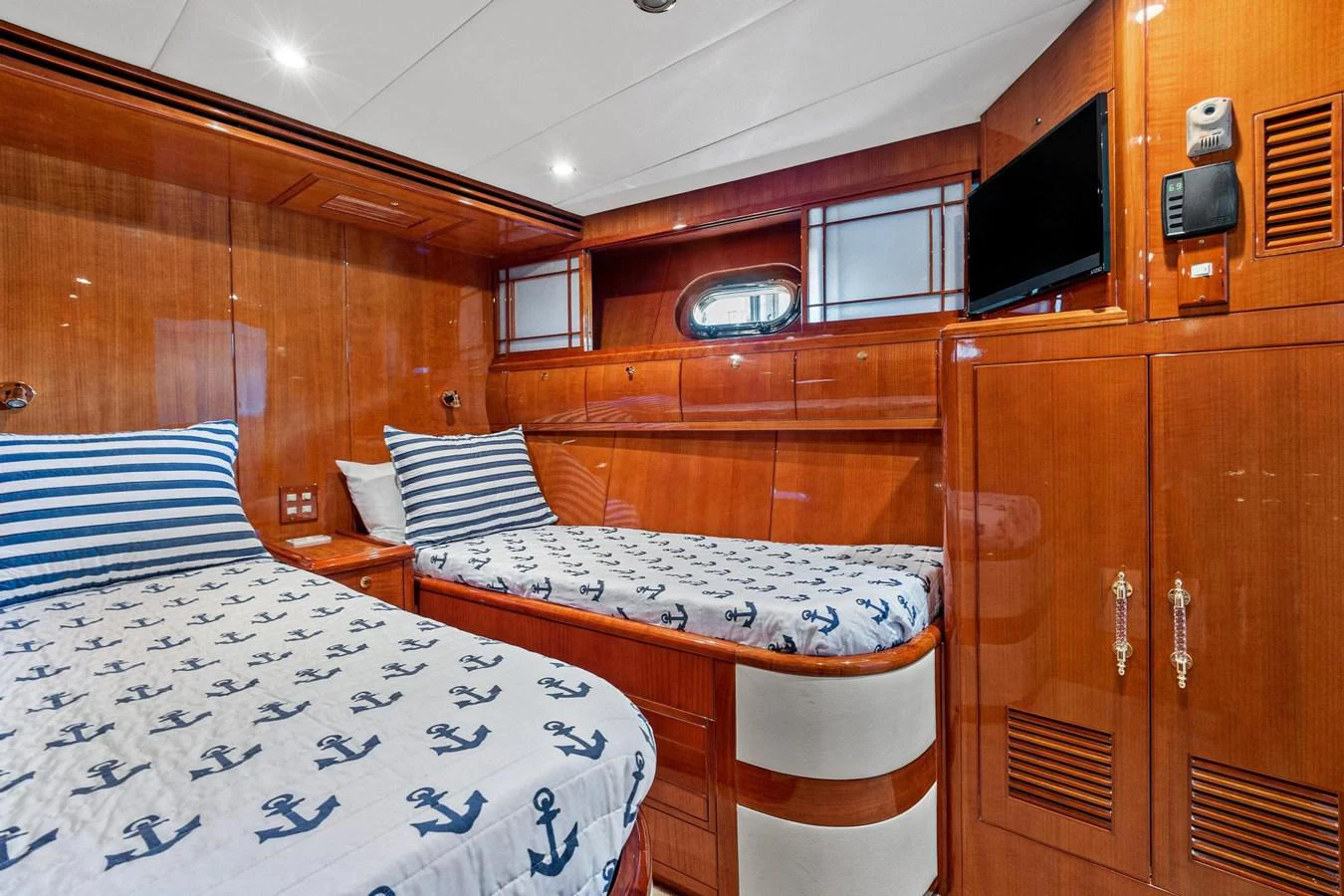 a cabin with two beds aboard JEF82110L506 Yacht for Sale