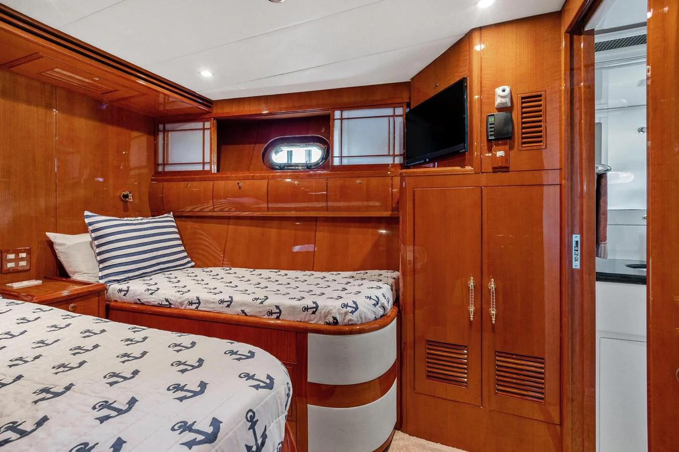 a cabin with a bed and a television aboard JEF82110L506 Yacht for Sale