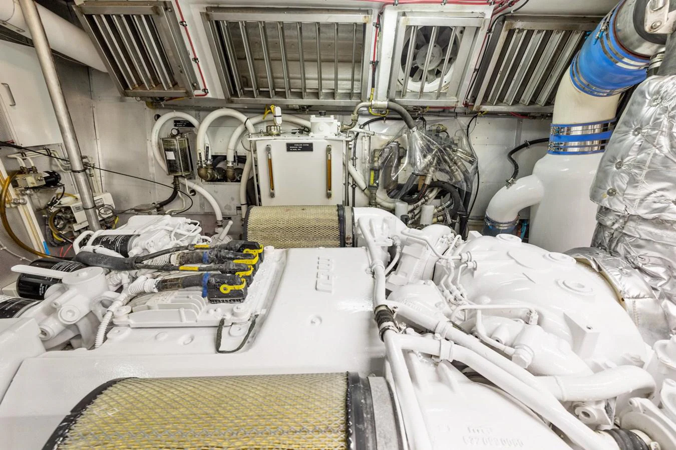 a machine in a room aboard JEF82110L506 Yacht for Sale