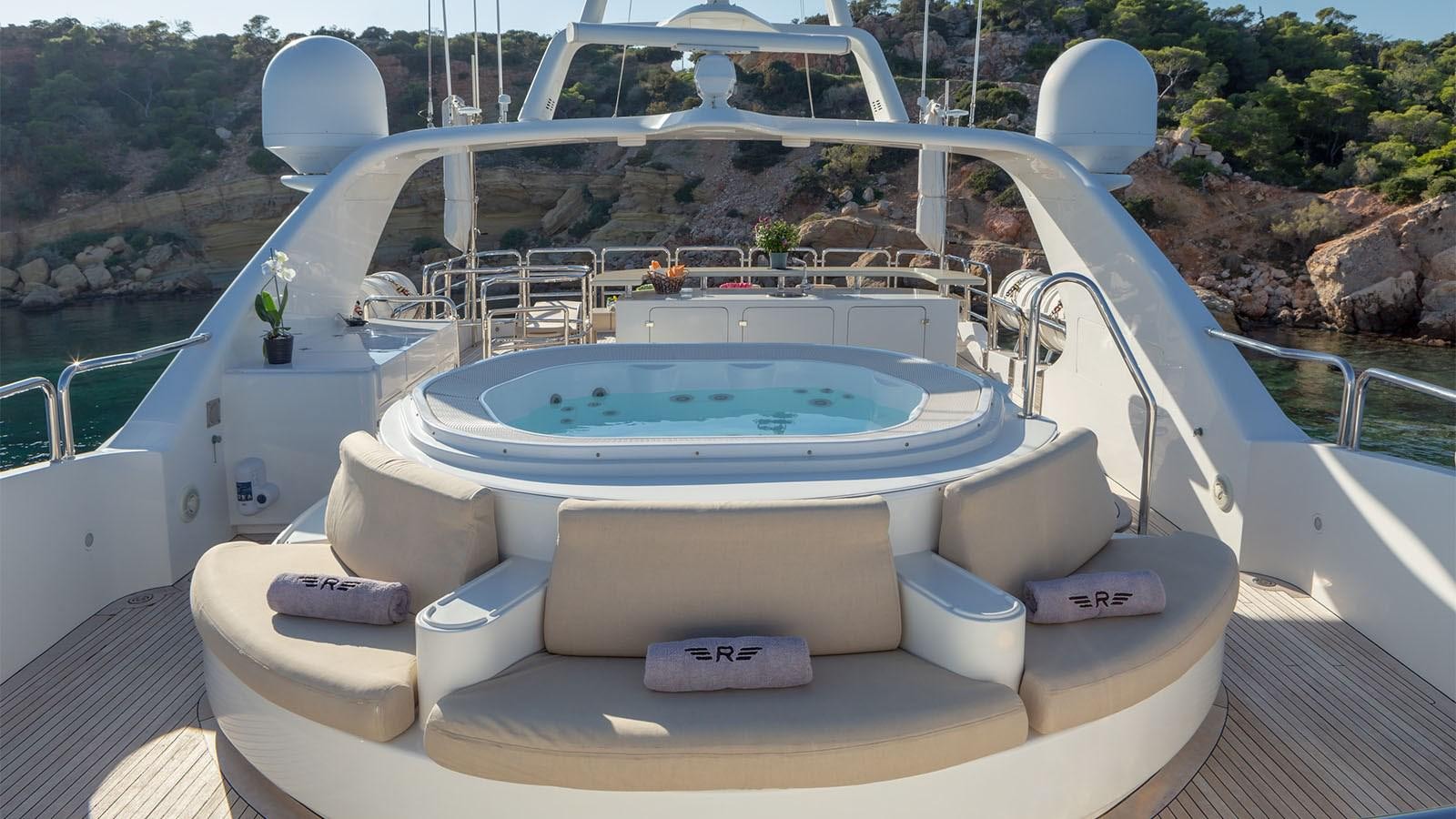 a white tub on a boat aboard RIVA I Yacht for Sale