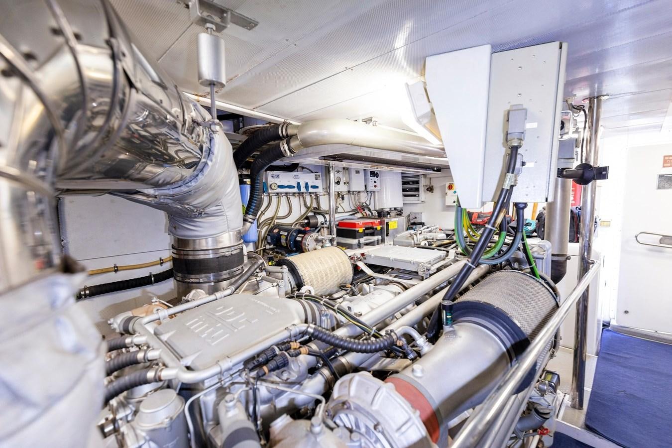 a machine with wires and a computer aboard STAMOS BIEN Yacht for Sale