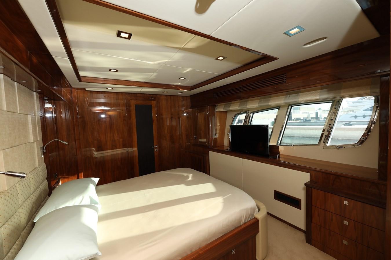 a room with a bed and a tv aboard SUNSEEKER 30M Yacht for Sale