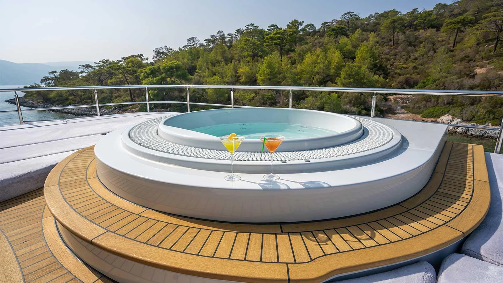 a pool with a large water fountain aboard ILERIA Yacht for Sale