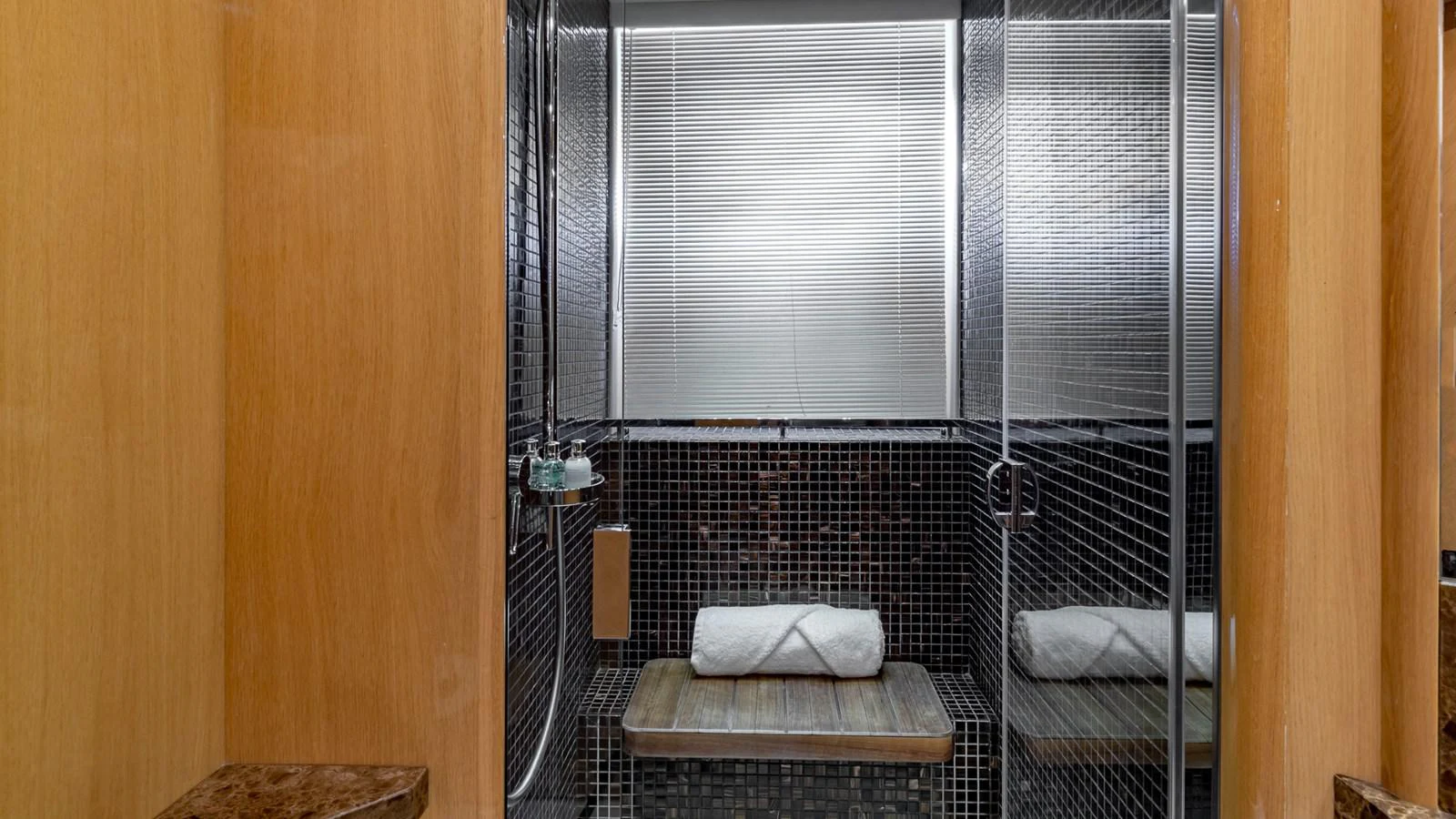 a bathroom with a tub aboard LADY COPE Yacht for Sale