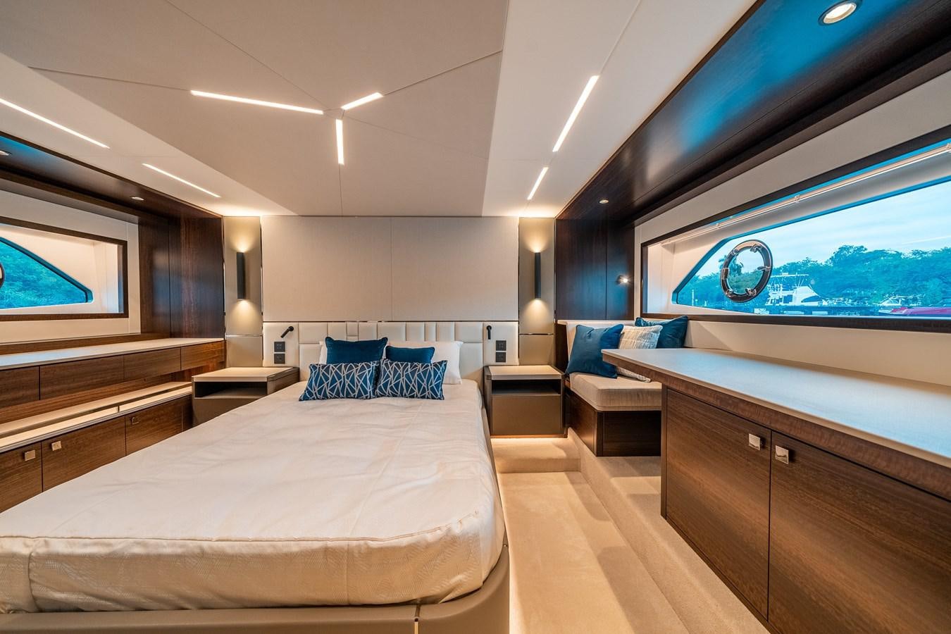 a room with a bed and a tv aboard MANHATTAN 68 Yacht for Sale
