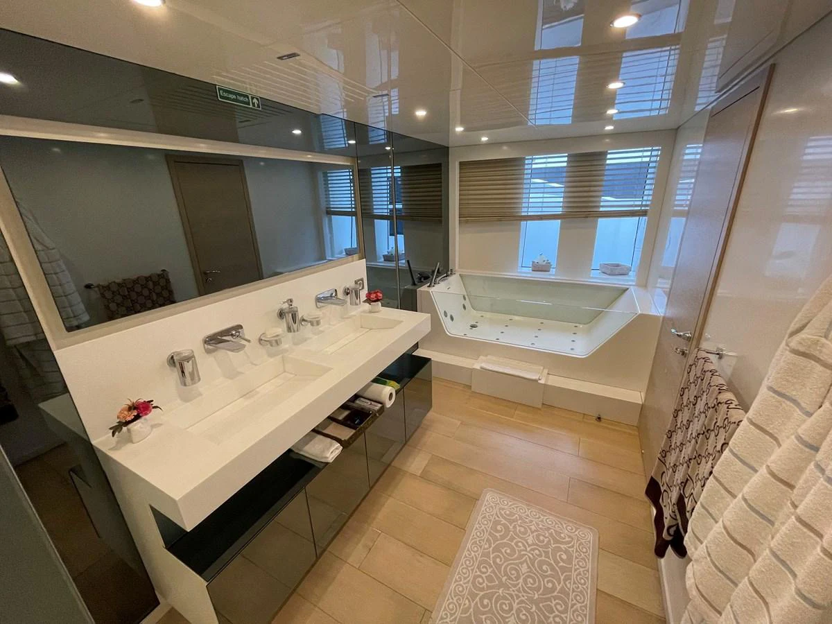 a bathroom with a large tub aboard PENNON Yacht for Sale