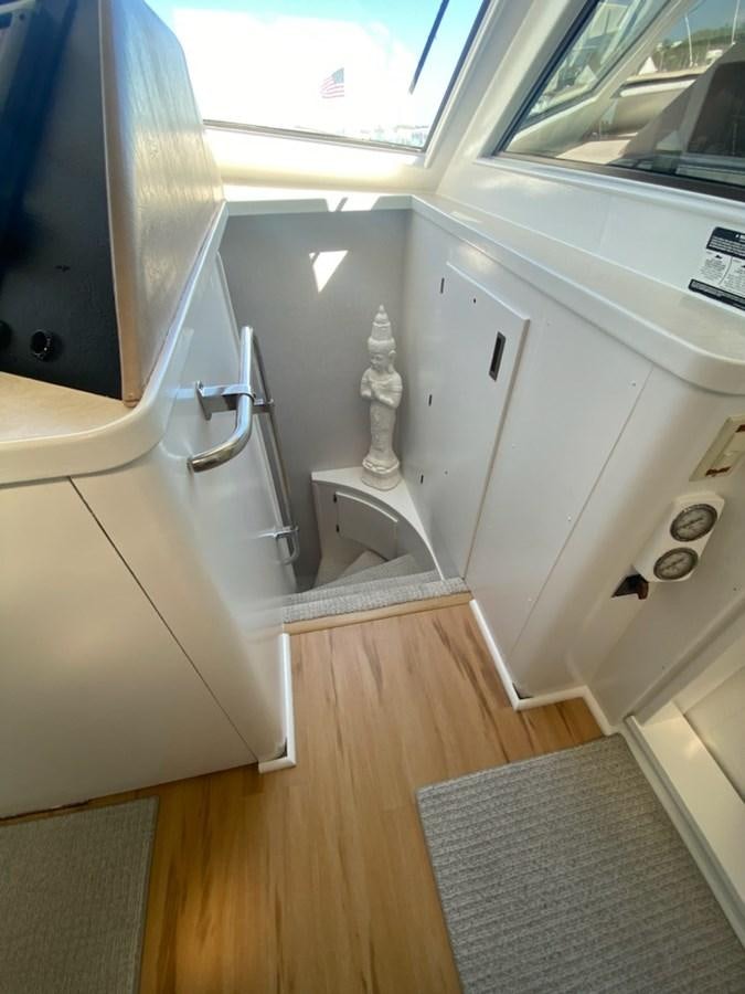 a bathroom with a statue aboard SEA SENOR Yacht for Sale