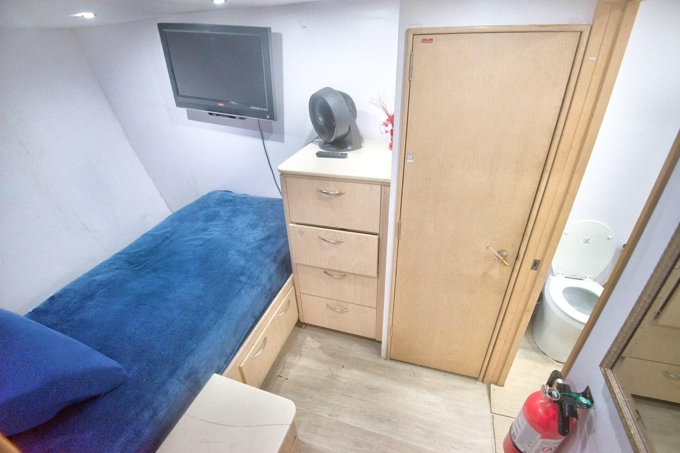 a small bedroom with a small television aboard DESLIZE Yacht for Sale