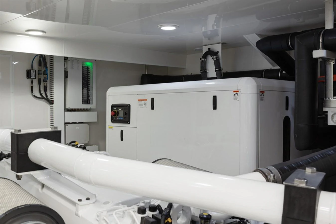 a machine with a large white object on top aboard EVERGLADE Yacht for Sale
