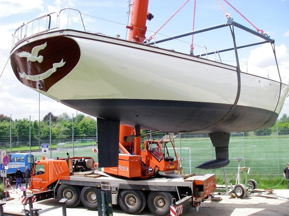 a large metal object with a large piece of metal on top aboard TIOGA OF HAMBURG Yacht for Sale