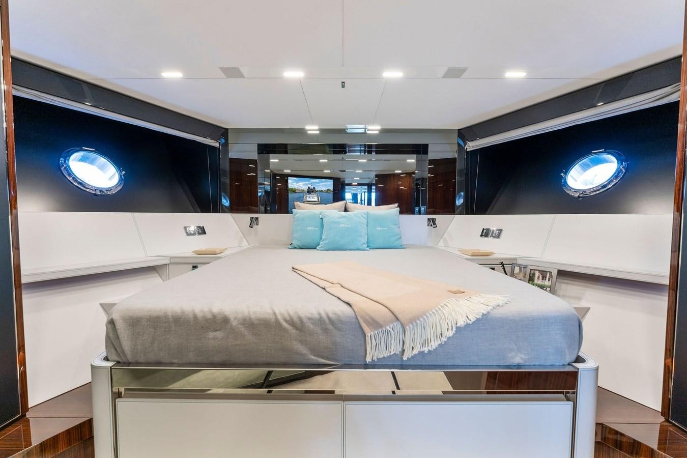 a room with a bed and a desk aboard PERRI BEACH Yacht for Sale