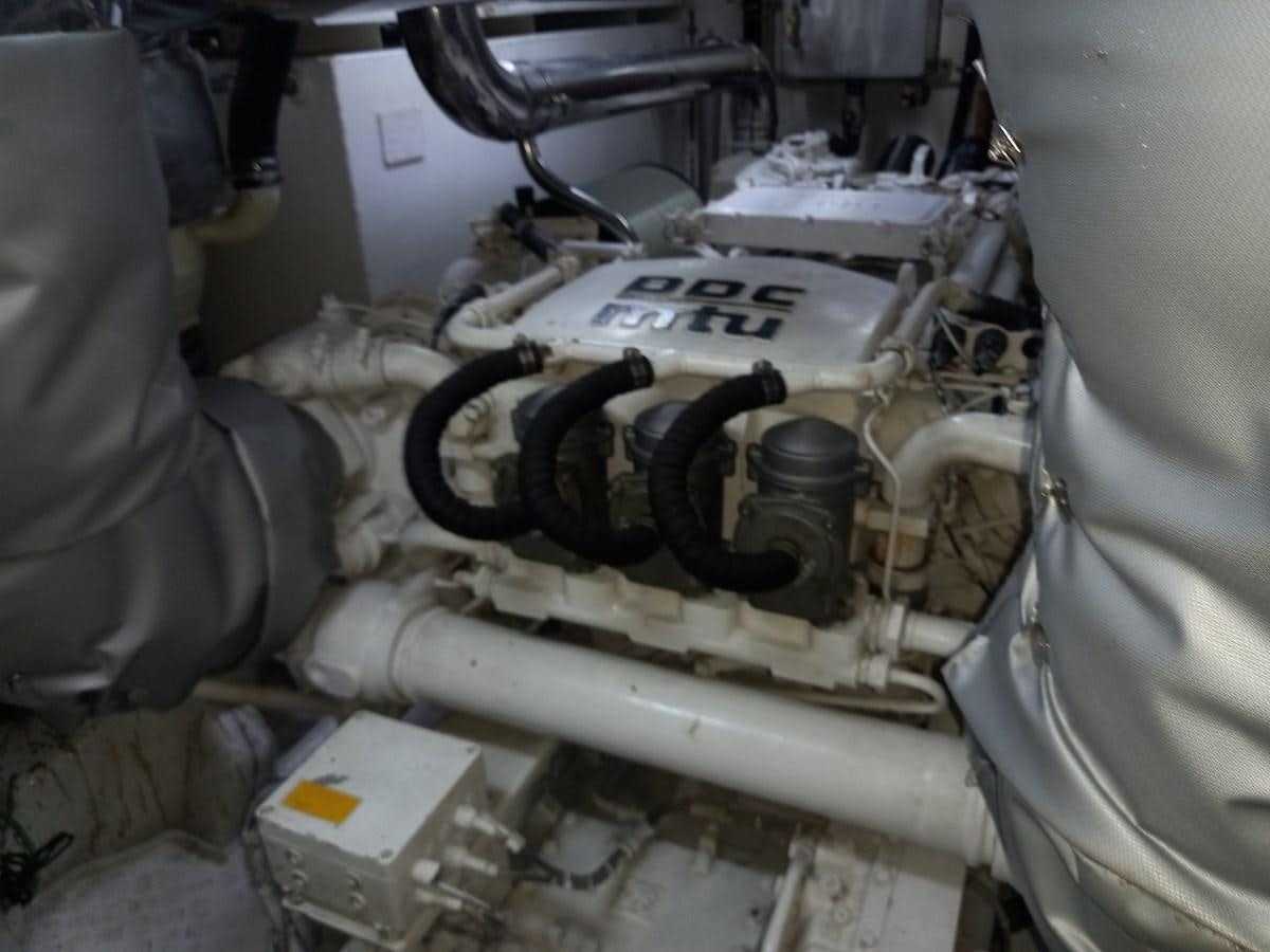 a machine with a large amount of wires aboard TANGO - 2003 AZIMUT 85 ULTIMATE @ ACAPULCO Yacht for Sale