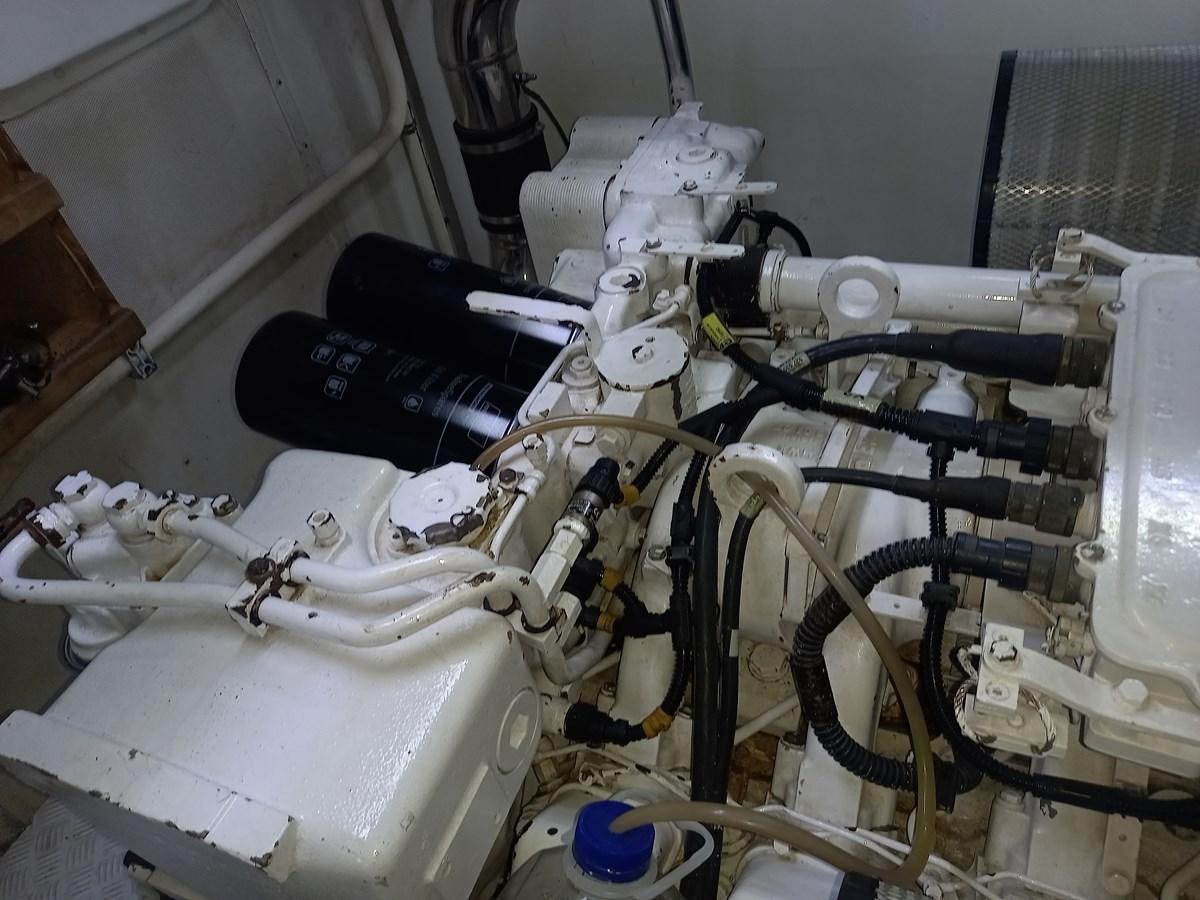 a close-up of a machine aboard TANGO - 2003 AZIMUT 85 ULTIMATE @ ACAPULCO Yacht for Sale