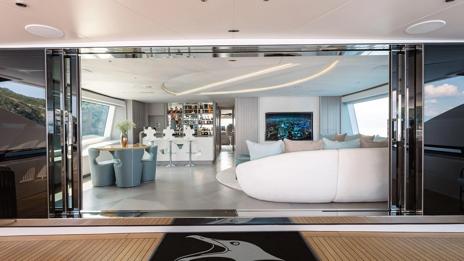 a modern looking living room aboard SEAGULL MRD Yacht for Sale