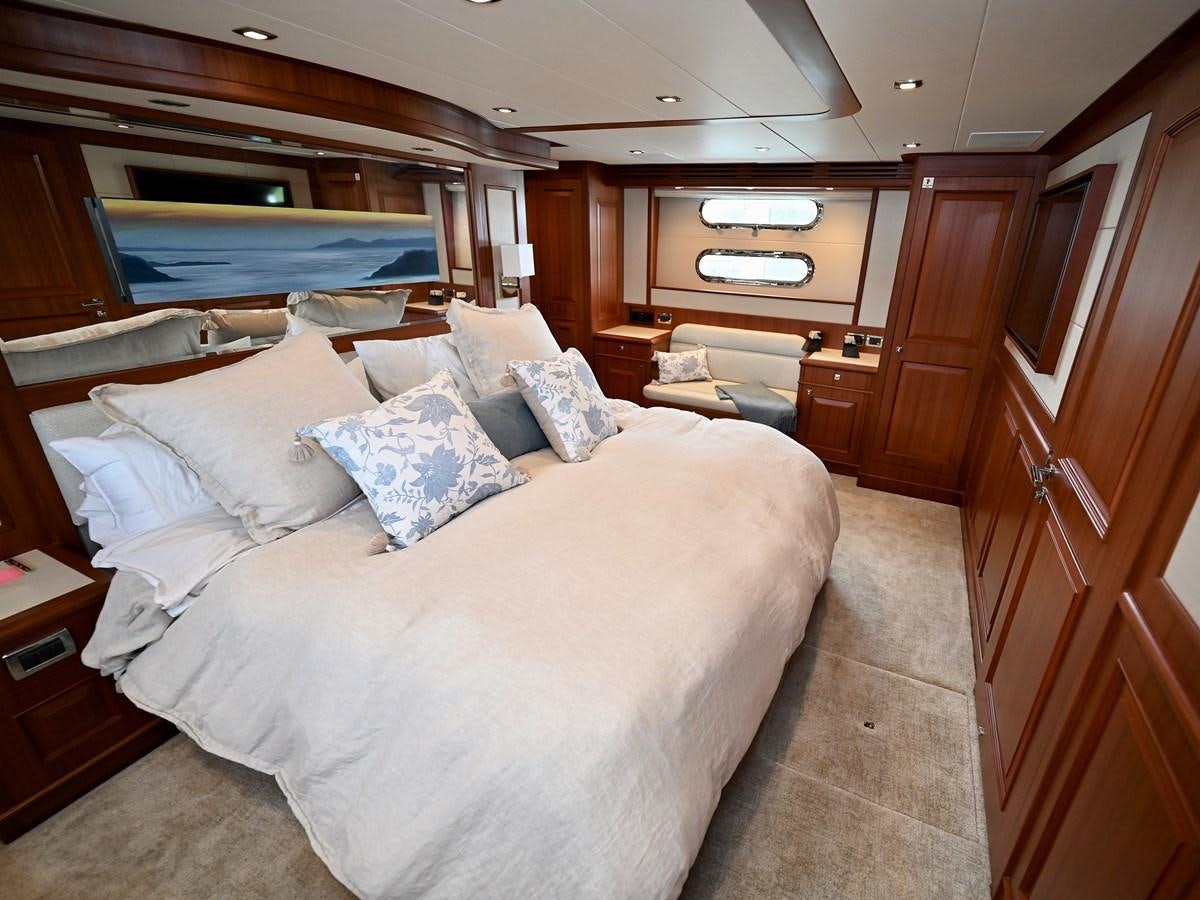 a bed in a cabin aboard KNOT FLYING Yacht for Sale